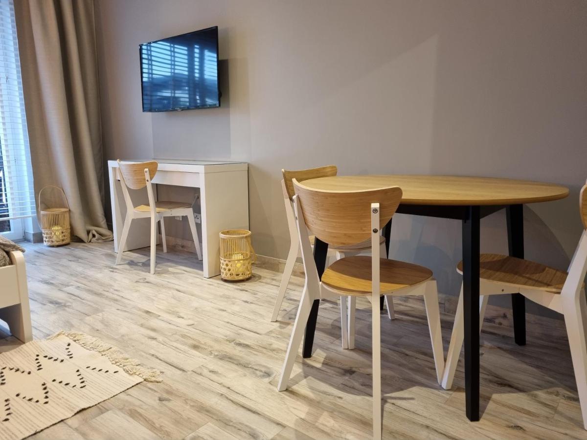Apple Apartments - Gdanska Prywatne Miejsce Parkingowe Lodz  Ngoại thất bức ảnh