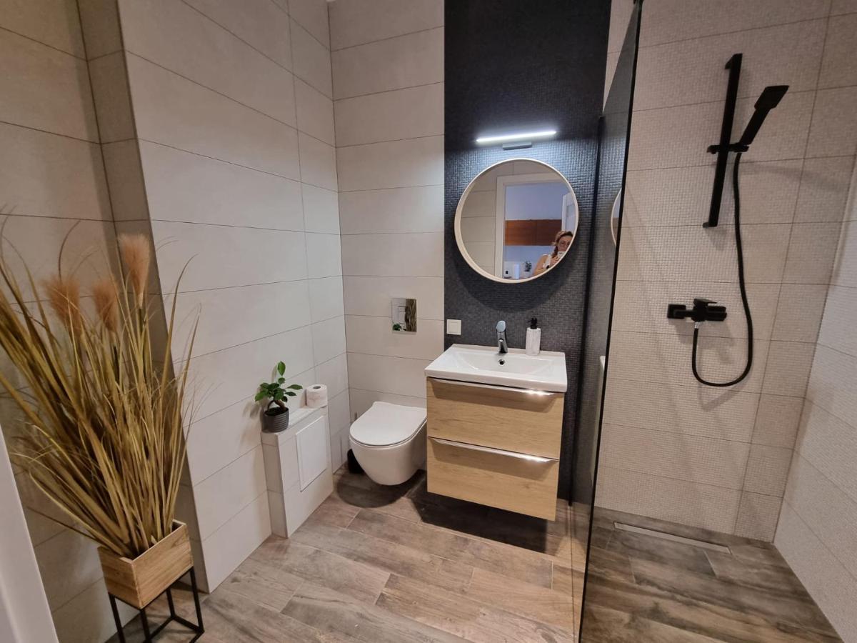 Apple Apartments - Gdanska Prywatne Miejsce Parkingowe Lodz  Ngoại thất bức ảnh