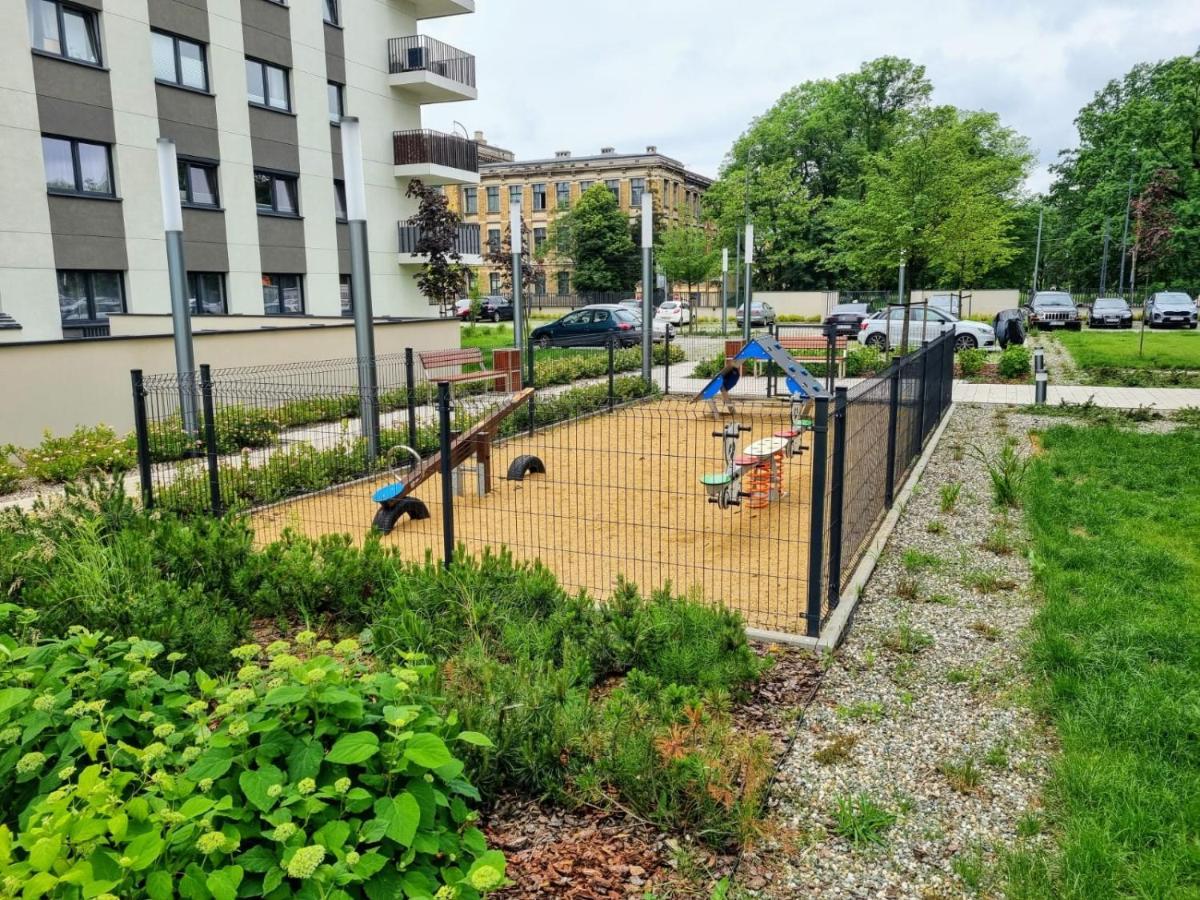 Apple Apartments - Gdanska Prywatne Miejsce Parkingowe Lodz  Ngoại thất bức ảnh